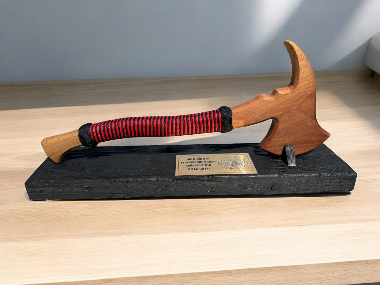 Feuerwehraxt aus Nussbaum