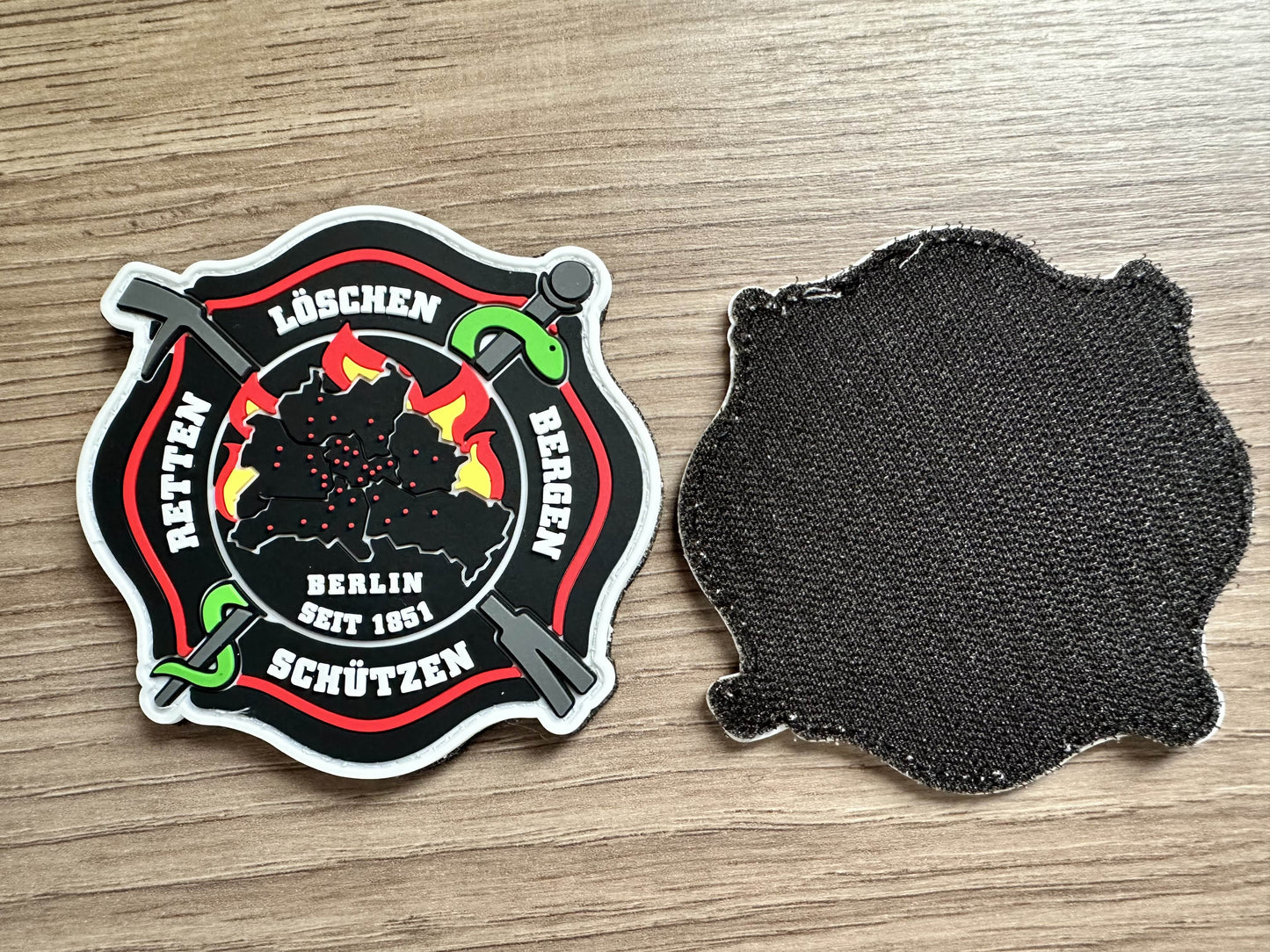 Asklepiosstab mit Schlange / Patch Berlin / Feuerwachen
