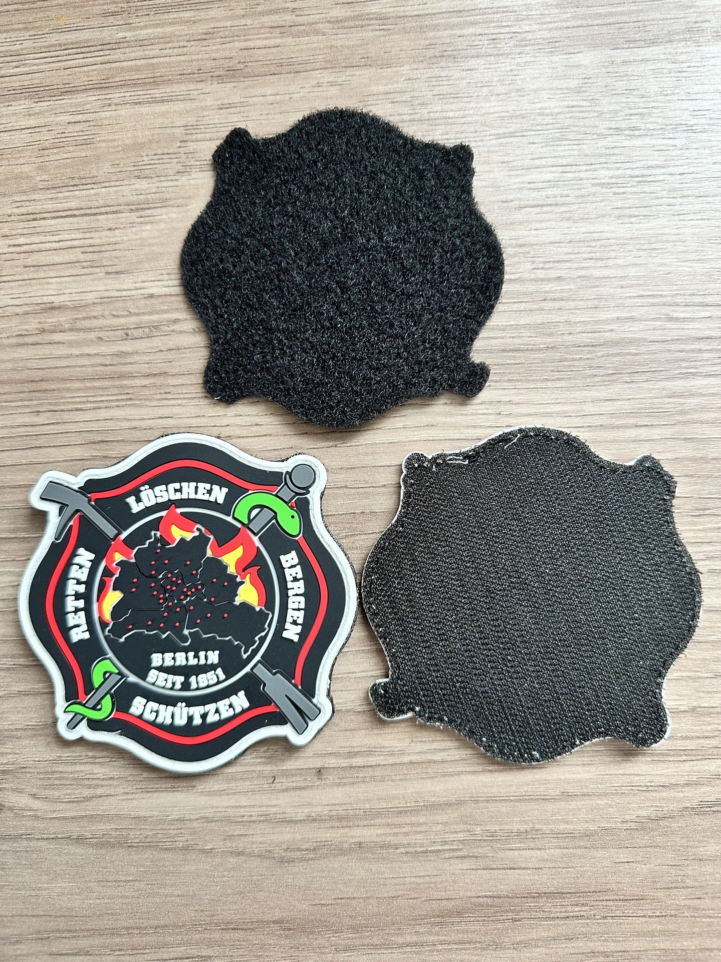 Asklepiosstab mit Schlange / Patch Berlin / Feuerwachen