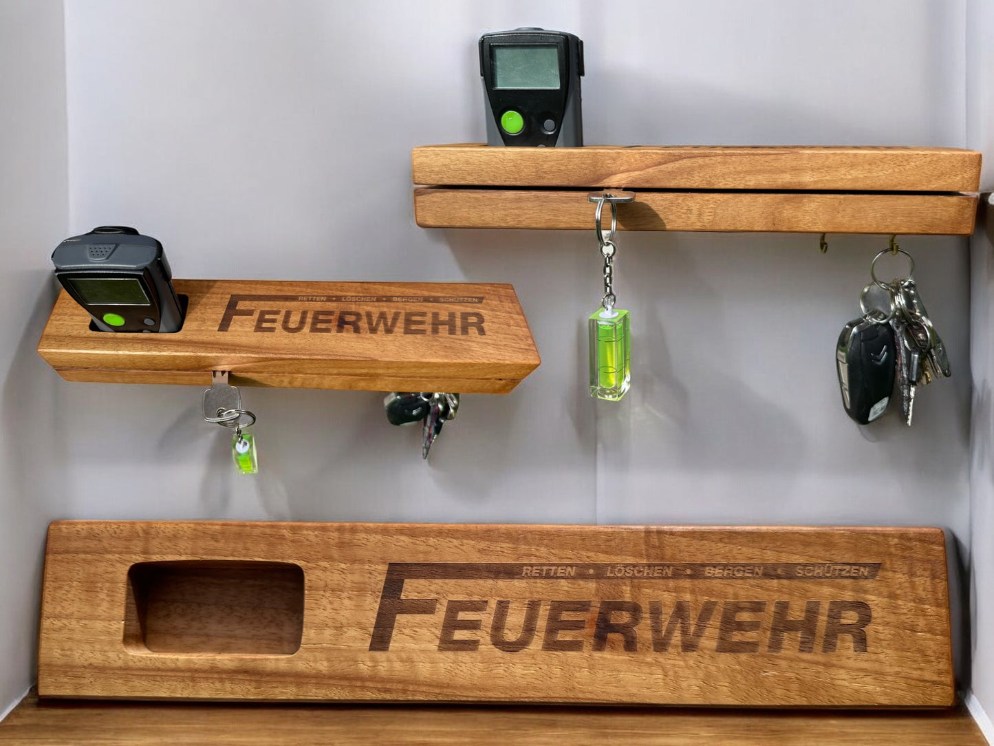 Melderparkplatz / Schlüsselbrett Feuerwehr aus Holz mit Gravur