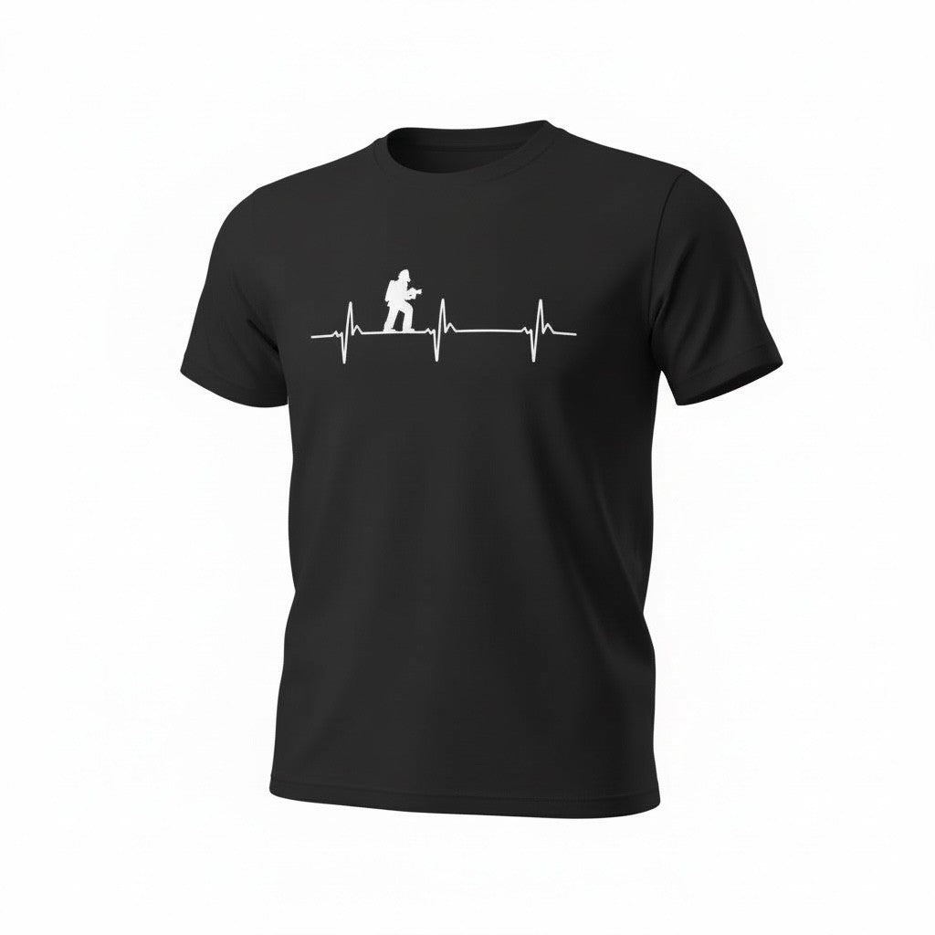Berliner Feuerwehr T-Shirt Angriffstrupp mit Herzschlag-Motiv, Sinusrhythmus-Design in Schwarz und Weiß